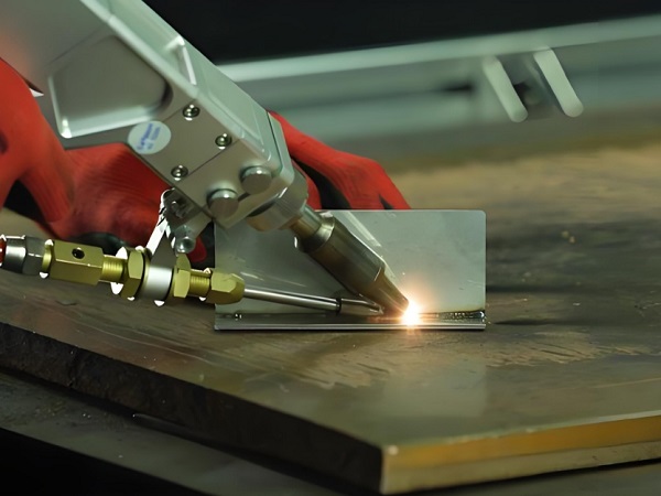 小型激光焊接機(jī)