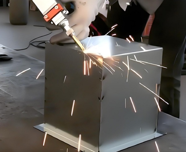 激光焊接機(jī)對鋼焊接有什么影響？