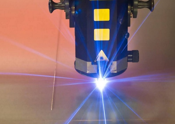 YAG激光焊接機(jī)保養(yǎng)注意事項(xiàng)