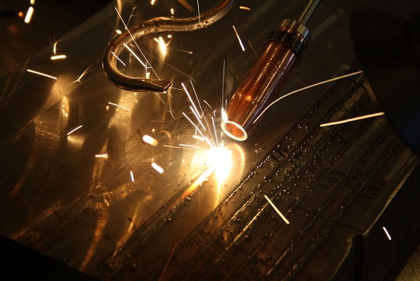 激光加工設(shè)備如何通過(guò)優(yōu)化焊接工藝減少焊接缺陷？