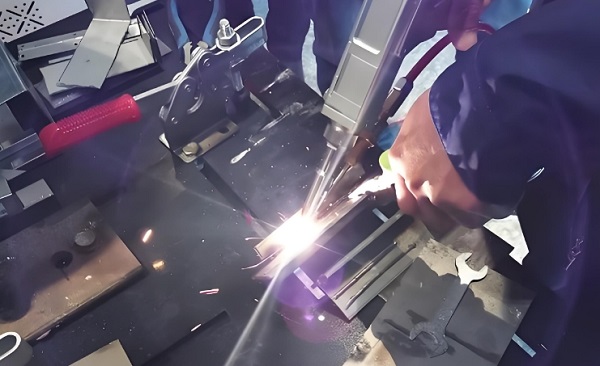 手持激光焊機(jī)的焊縫多寬？