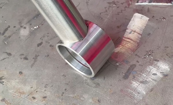 激光焊機(jī)如何避免焊接出現(xiàn)氣孔?