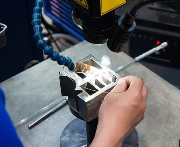 Yag激光焊接機(jī)的功率、頻率和脈寬的關(guān)系