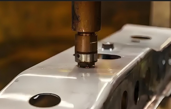 激光焊接機(jī)與電阻焊接設(shè)備有什么區(qū)別？