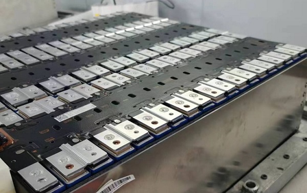 如何防止電池pack激光焊接機(jī)內(nèi)部積灰？