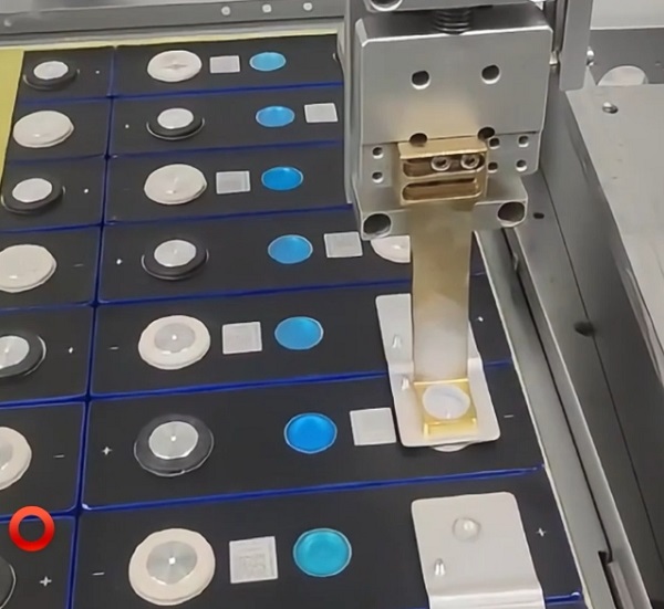 激光焊接機(jī)：通過(guò)智能化控制實(shí)現(xiàn)焊接過(guò)程的高效優(yōu)質(zhì)生產(chǎn)