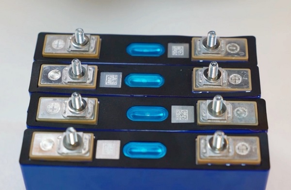 鋰電池激光焊接機在焊接過程中，如何避免焊接變形？