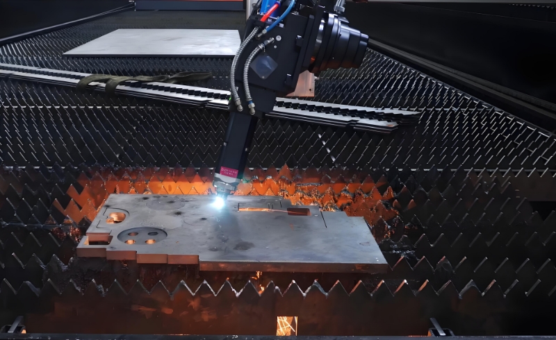 激光切割機的內(nèi)部光路是否需要清潔？